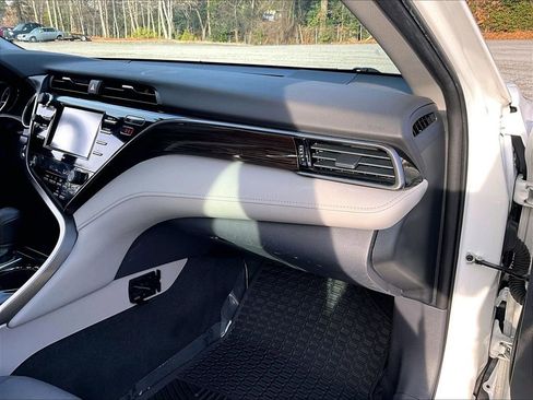 Used 2020 Toyota Camry LE image 26