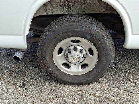 Used 2025 Chevrolet Express 2500 w/ Driver Convenience Package RWD image 10
