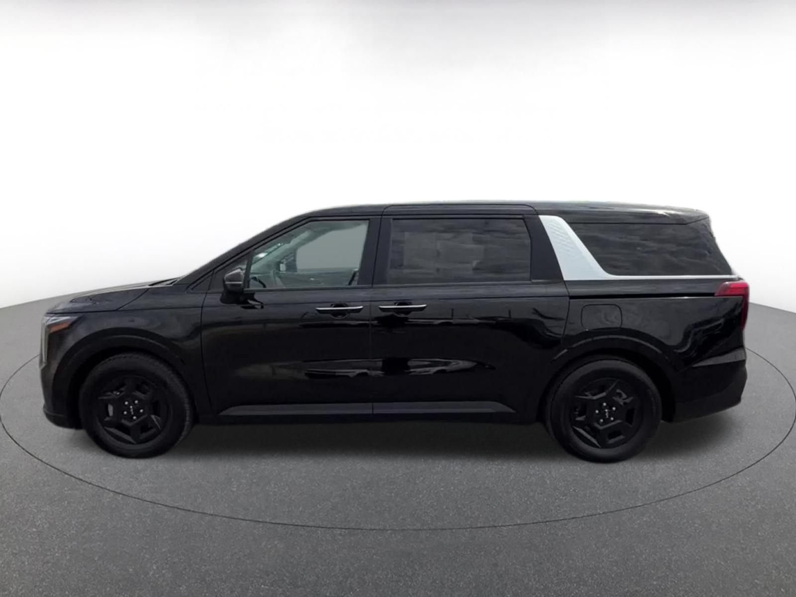 Used 2026 Kia Carnival FWD image 8