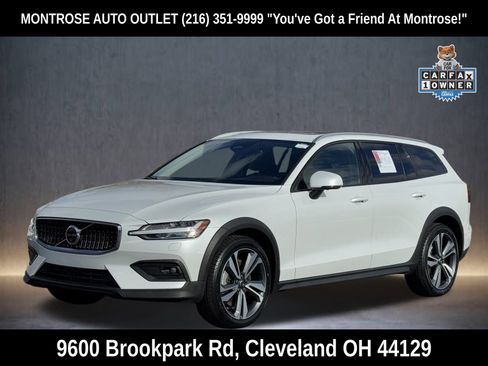 Used 2024 Volvo V60 B5 Cross Country Plus image 3