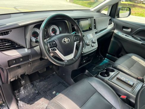 Used 2015 Toyota Sienna SE Premium FWD image 15