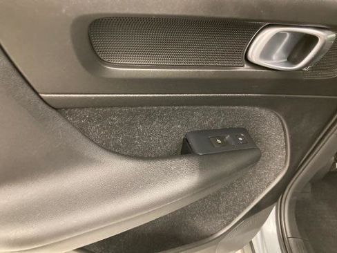 Used 2019 Volvo XC40 T5 Momentum AWD/4WD image 37