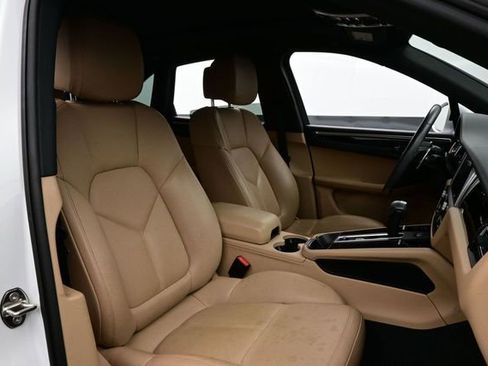 Certified 2023 Porsche Macan AWD/4WD image 18