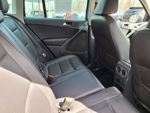 Used 2013 Volkswagen Tiguan SE image 22