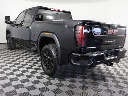 Used 2025 GMC Sierra 2500 AT4 w/ AT4 Premium Plus Package image 6