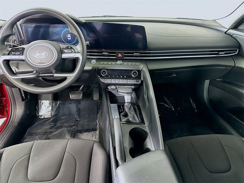 Used 2024 Hyundai Elantra SEL image 18