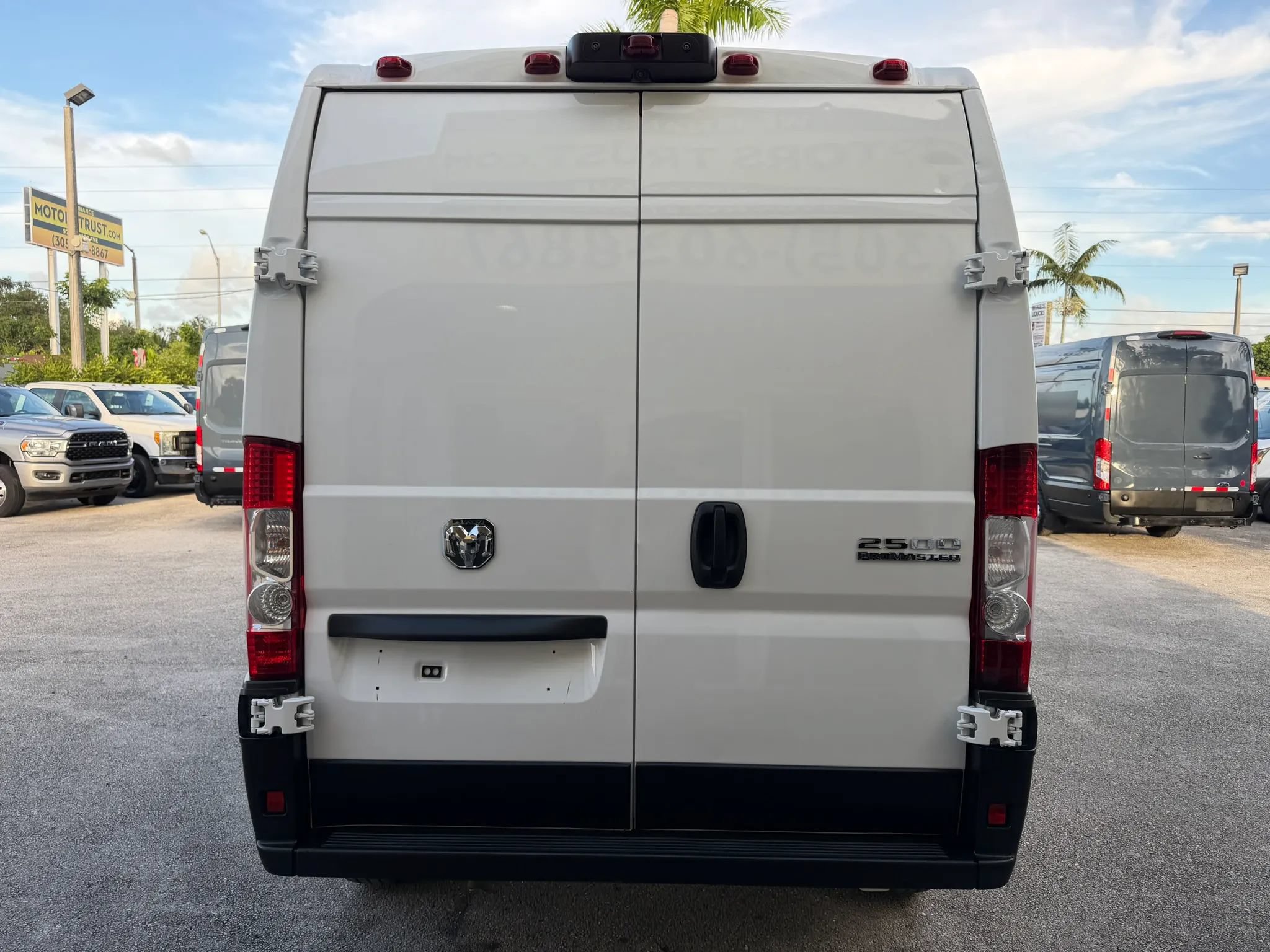 Used 2025 RAM ProMaster 2500 w/ Convenience Group FWD image 4