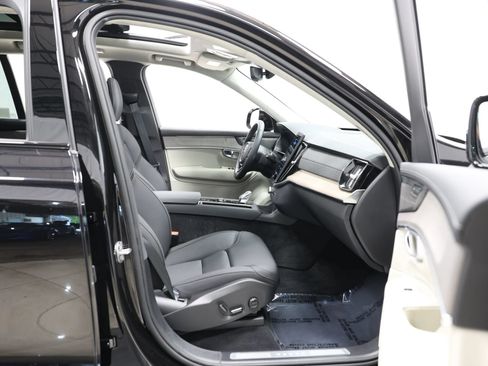 Used 2025 Volvo XC90 T8 Plus w/ Protection Package Premier AWD/4WD image 92