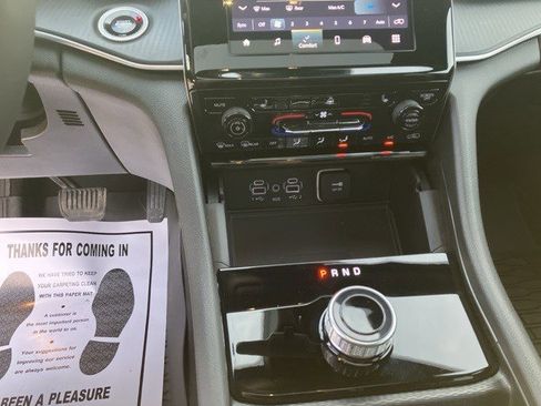 Used 2025 Jeep Grand Cherokee L Altitude image 18