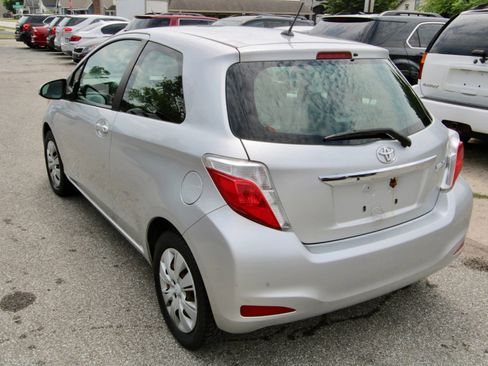Used 2012 Toyota Yaris L image 4