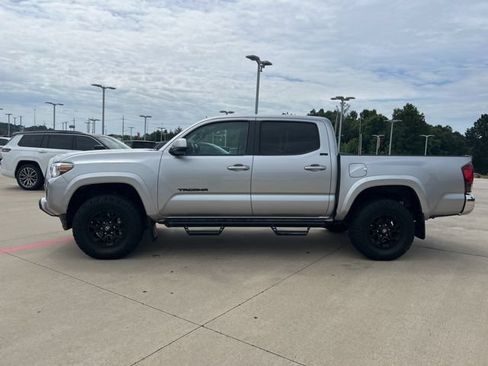 Used 2022 Toyota Tacoma SR5 RWD image 6