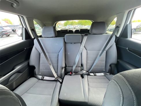 Used 2016 Kia Sorento LX w/ LX Convenience Package image 28