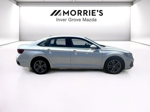 Used 2023 Volkswagen Jetta SE FWD image 4