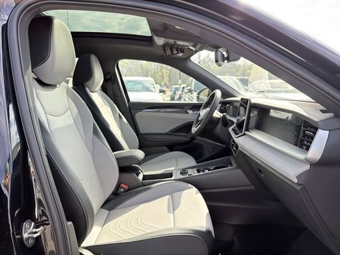 New 2026 Volkswagen Tiguan SE R-Line FWD image 20