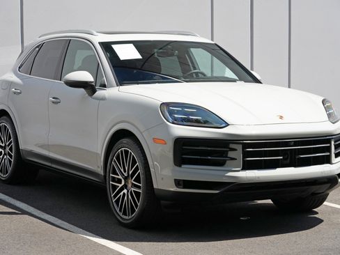 Used 2025 Porsche Cayenne w/ Premium Package Plus AWD/4WD image 56