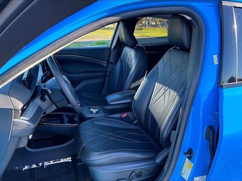 Used 2022 Ford Mustang Mach-E Select image 9
