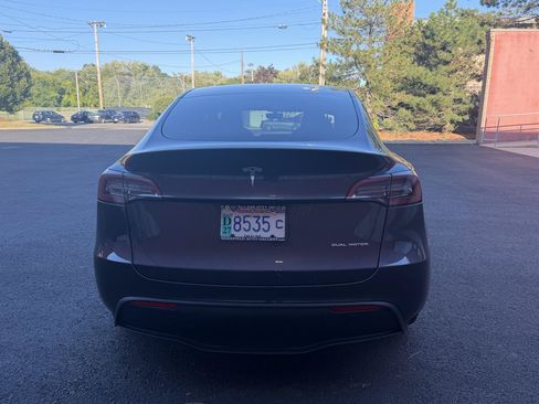 Used 2024 Tesla Model Y Long Range AWD/4WD image 5