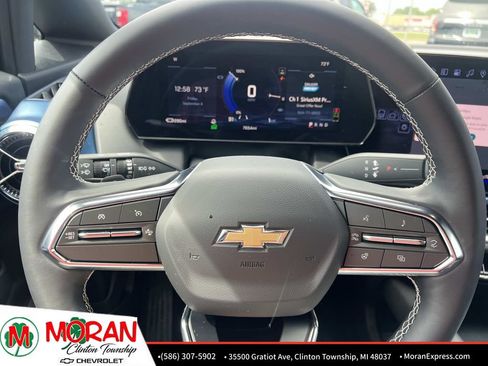 Certified 2024 Chevrolet Equinox EV LT AWD/4WD image 19