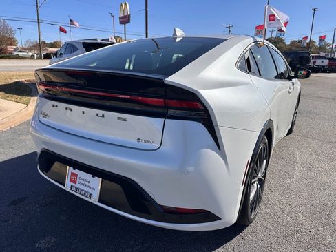 Used 2025 Toyota Prius XLE image 3