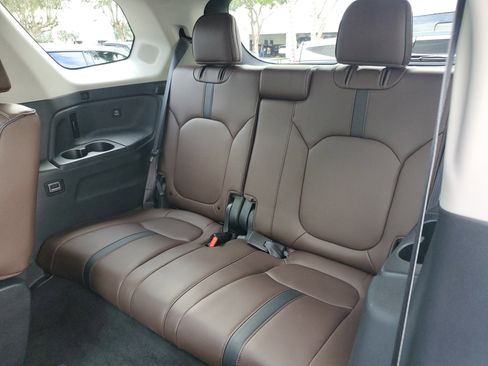 Used 2023 Honda Pilot Elite image 9