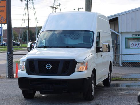Used 2017 Nissan NV 3500 SV RWD image 3