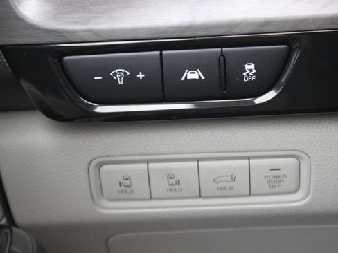 Used 2024 Kia Carnival EX FWD image 20