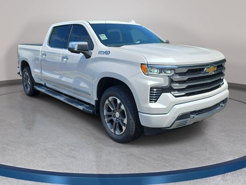 Used 2023 Chevrolet Silverado 1500 High Country w/ Z71 Off-Road Package AWD/4WD image 3