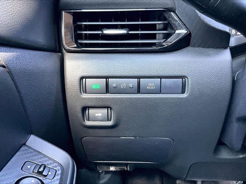 Used 2024 Nissan Sentra SV image 33