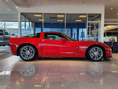 Used 2006 Chevrolet Corvette Z06 w/ Preferred Equipment Group image 2