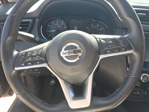 Used 2018 Nissan Rogue SV AWD/4WD image 16