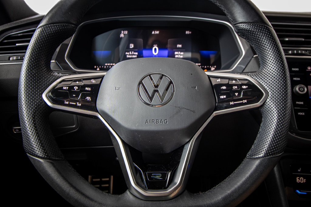 Certified 2023 Volkswagen Tiguan SE R-Line FWD image 34