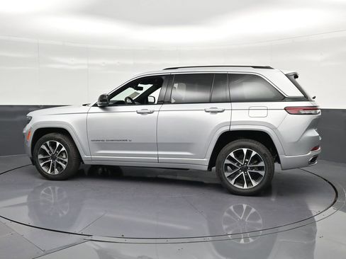 Used 2023 Jeep Grand Cherokee Overland w/ Luxury Tech Group IV RWD image 8