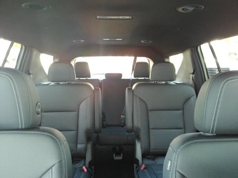 Used 2026 Chevrolet Traverse LT FWD image 36