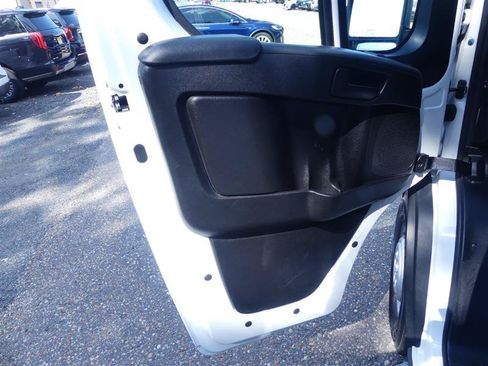 Used 2025 RAM ProMaster 2500 w/ U-Haul Equipment Group FWD image 22