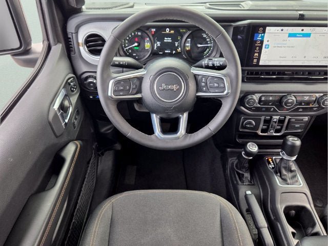 Used 2025 Jeep Wrangler Unlimited Sahara AWD/4WD image 15