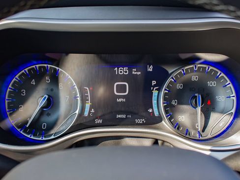 Used 2025 Chrysler Pacifica Select FWD image 23
