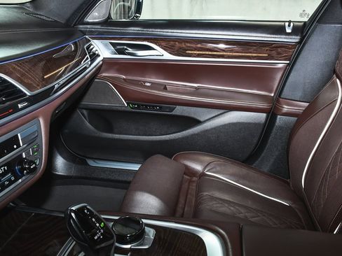 Used 2022 BMW 750i xDrive w/ Executive Package image 69