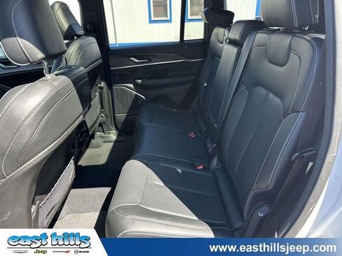 Used 2023 Jeep Grand Cherokee Overland AWD/4WD image 18