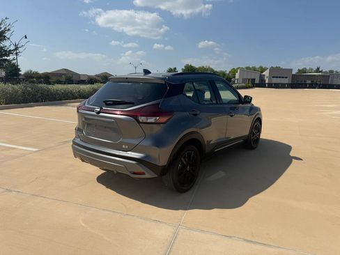 Used 2023 Nissan Kicks SR w/ SR Premium Package FWD image 4