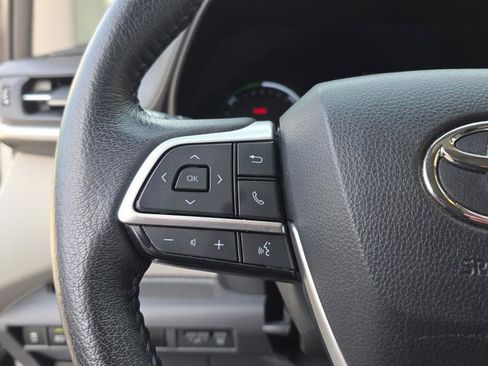 Used 2022 Toyota Sienna XLE image 23