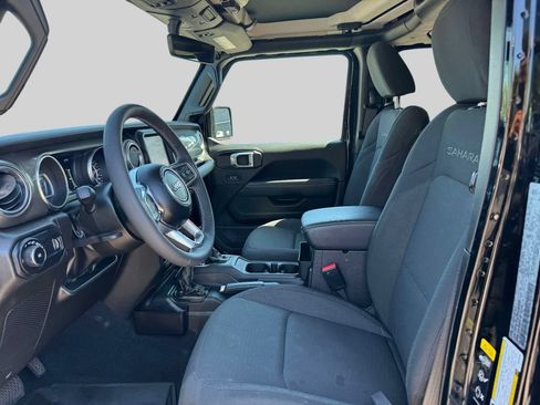 Used 2023 Jeep Wrangler Unlimited Sahara w/ Cold Weather Group AWD/4WD image 14