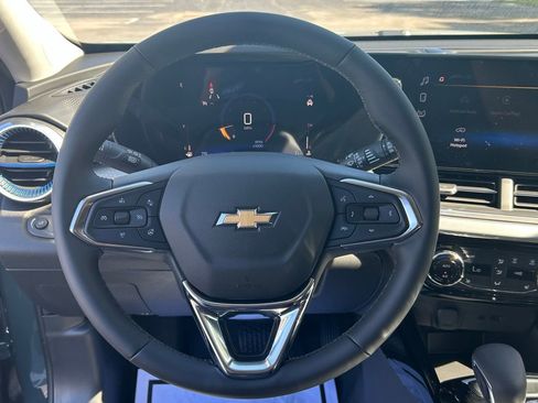 New 2025 Chevrolet Trax LT w/ LT Convenience Package image 28
