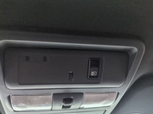 Used 2018 Nissan Titan SV w/ SV Convenience Package image 38