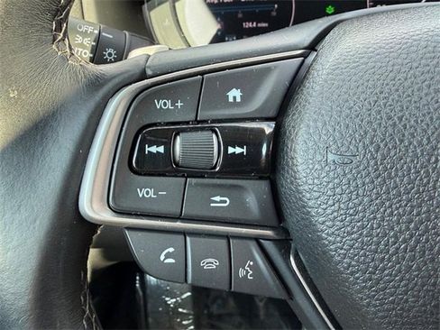 Used 2018 Honda Accord Touring image 17
