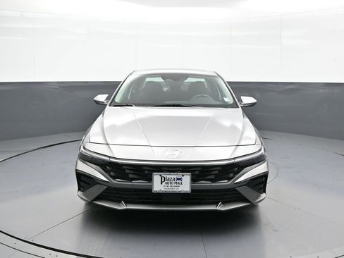 Certified 2025 Hyundai Elantra SEL image 2