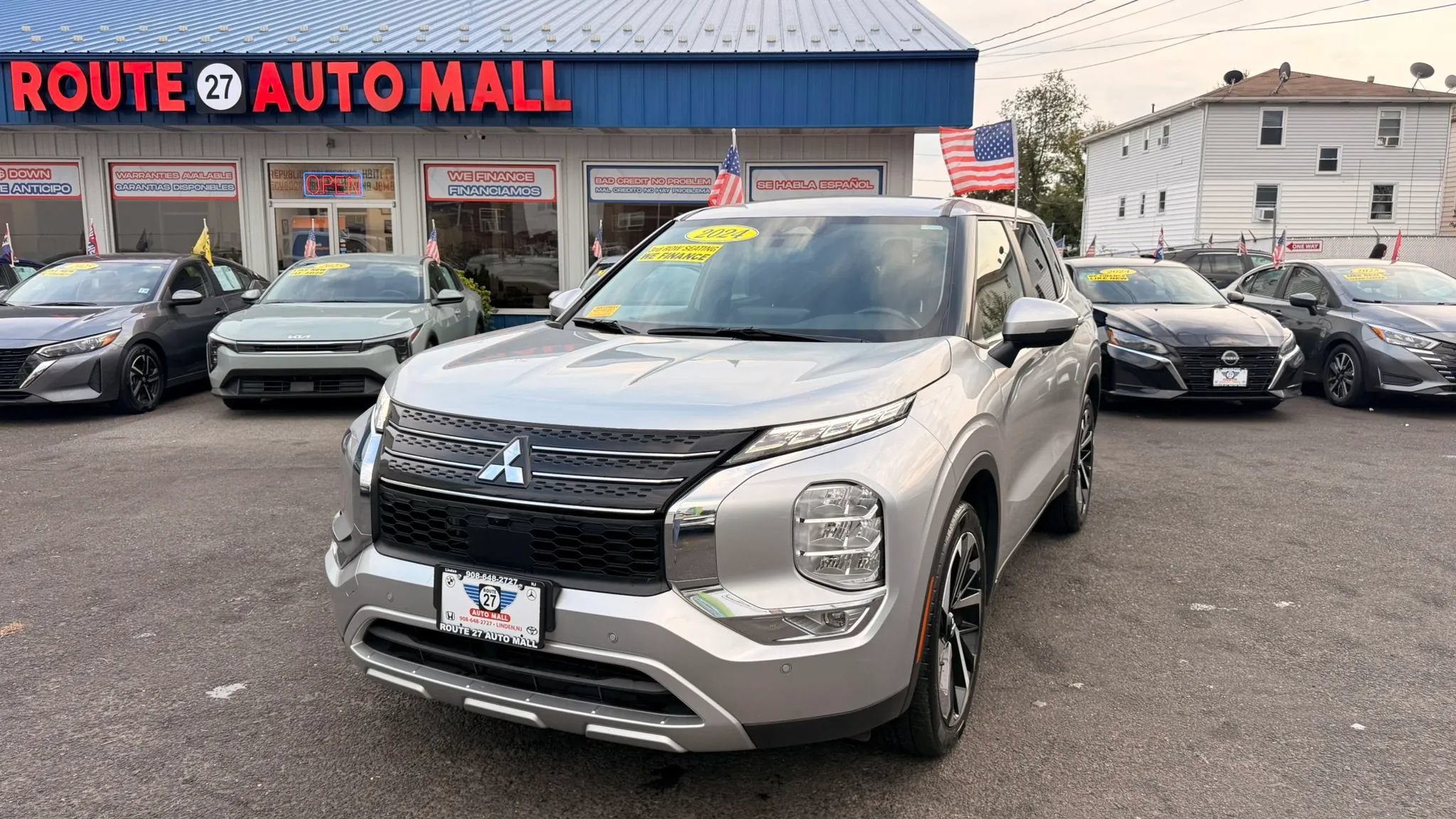 Used 2024 Mitsubishi Outlander FWD image 1