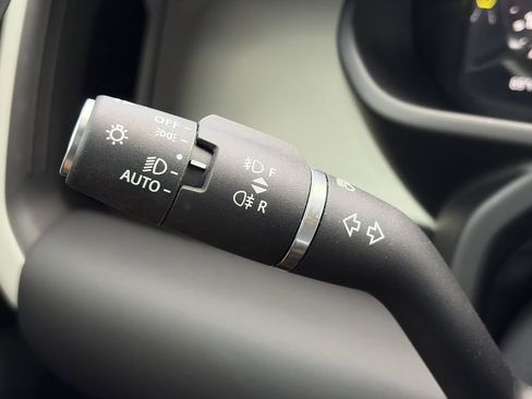 Used 2025 Land Rover Defender 110 S image 11