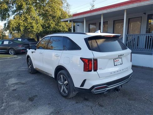 Used 2022 Kia Sorento EX w/ Panoramic Sunroof Package image 3