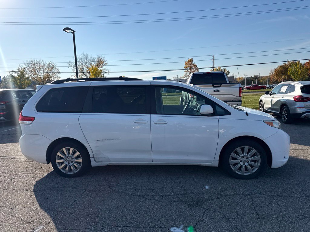 Used 2014 Toyota Sienna XLE AWD/4WD image 4