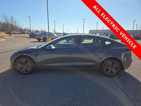 Used 2023 Tesla Model 3 Standard Range image 3
